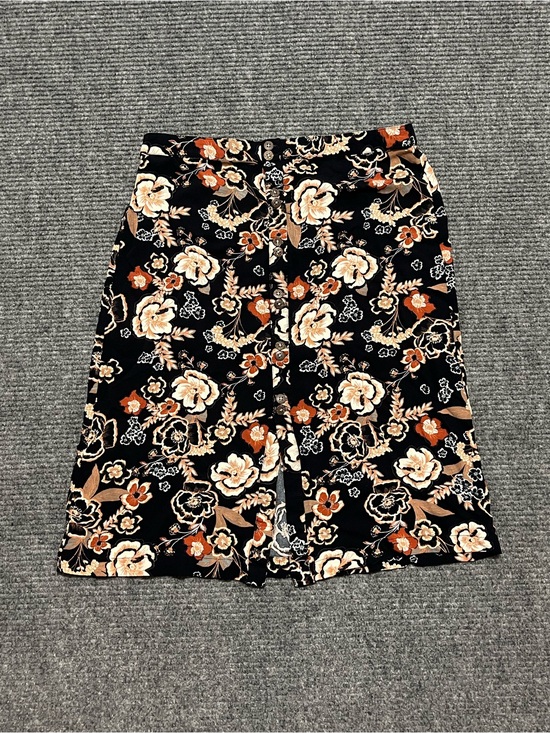 Shyanne Dresses & Skirts - Cute Shyanne Large Floral Western Button Skirt Slip On Casual Comfortable Midi